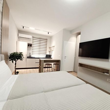 Goat Apartments Тирана Екстер'єр фото