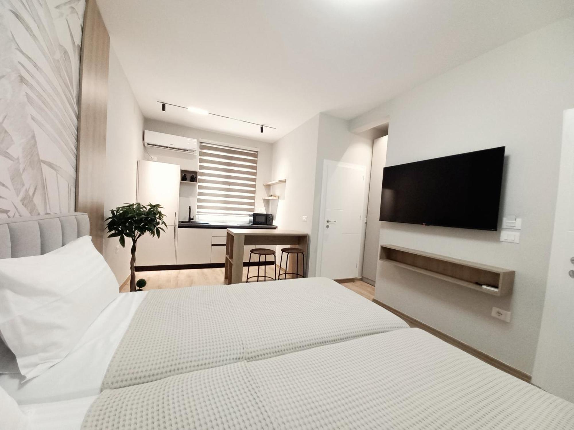 Goat Apartments Тирана Екстер'єр фото