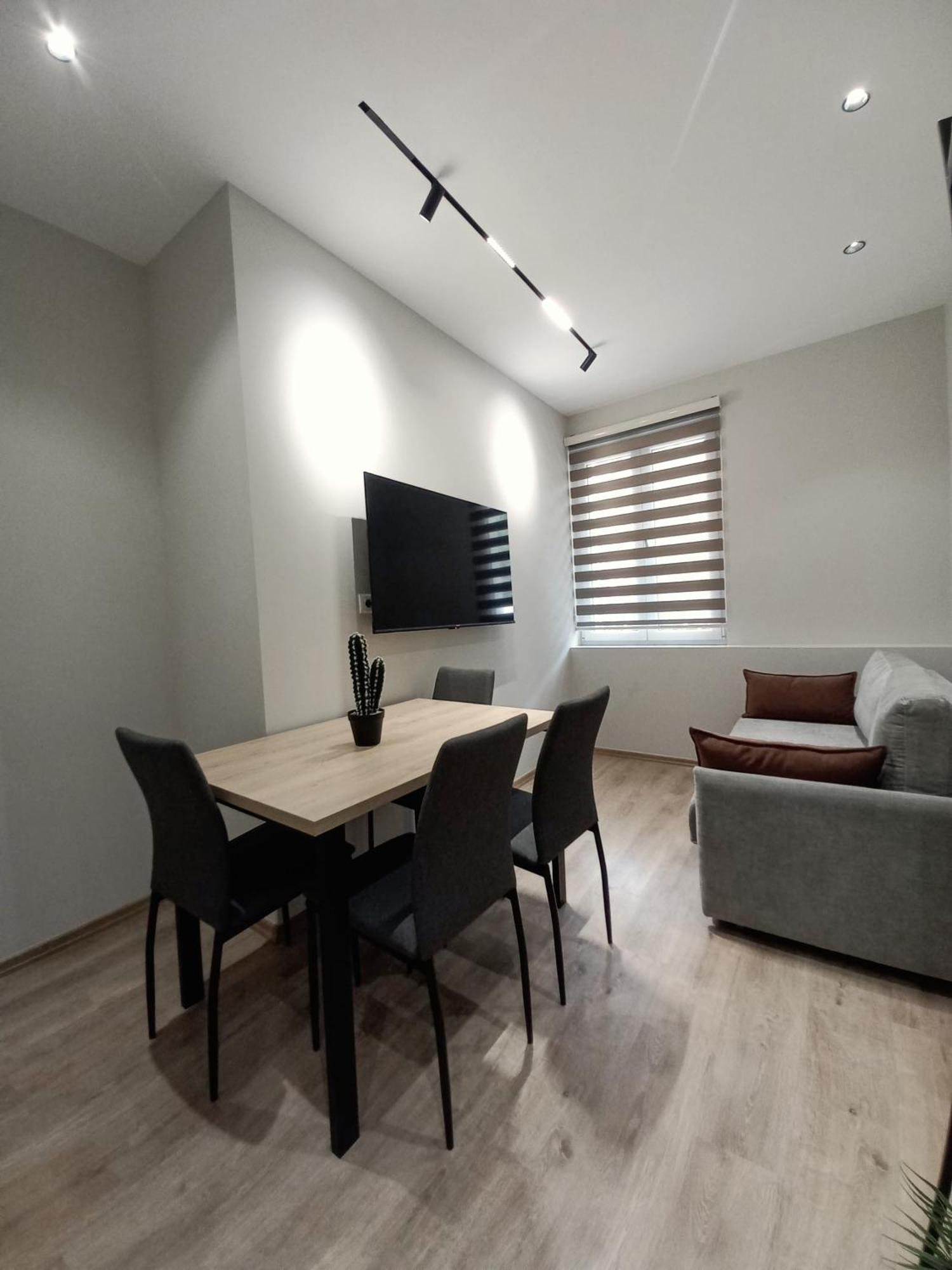 Goat Apartments Тирана Екстер'єр фото